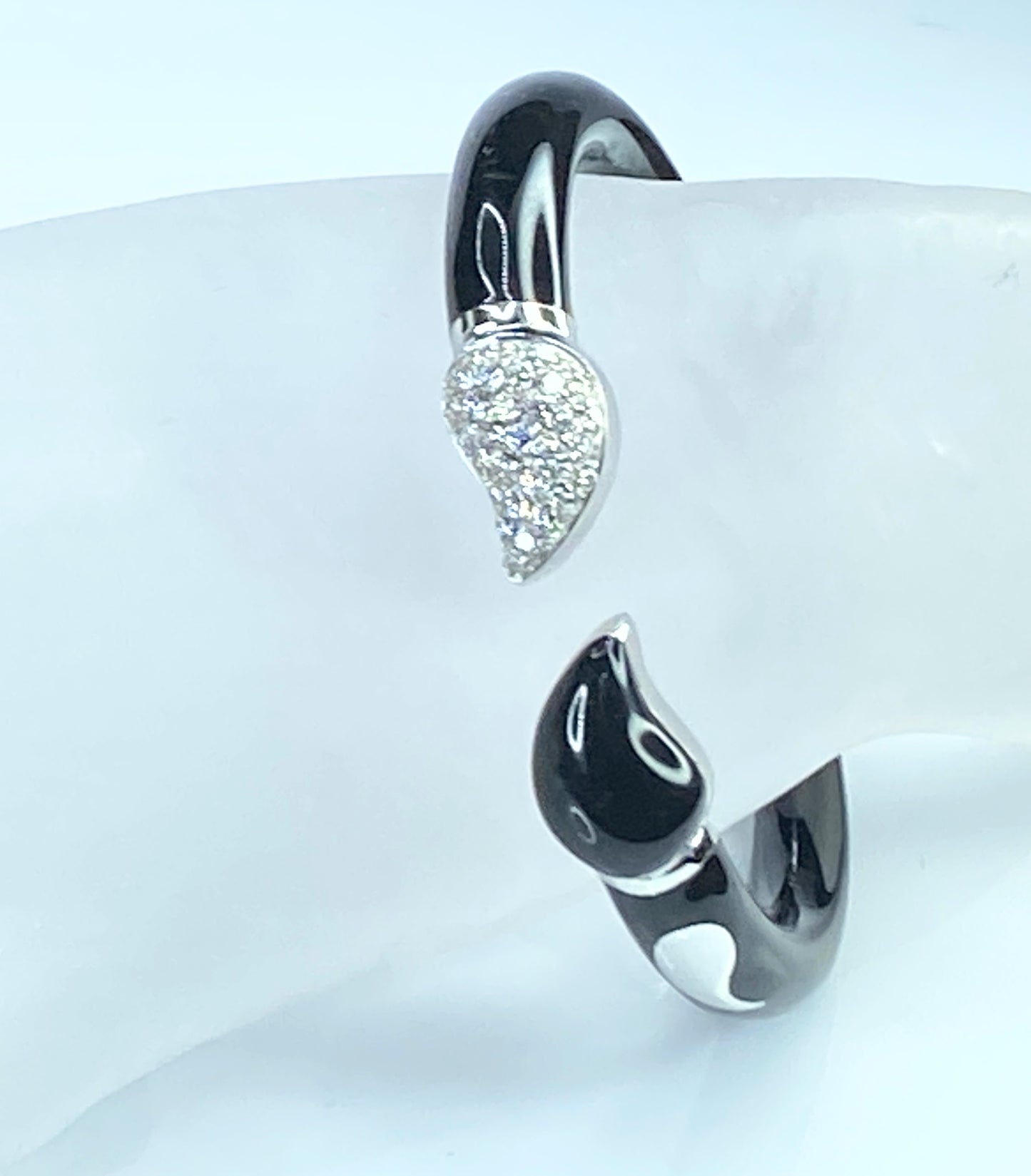 SOHO Diamond, Enamel, White Gold hinged bangle