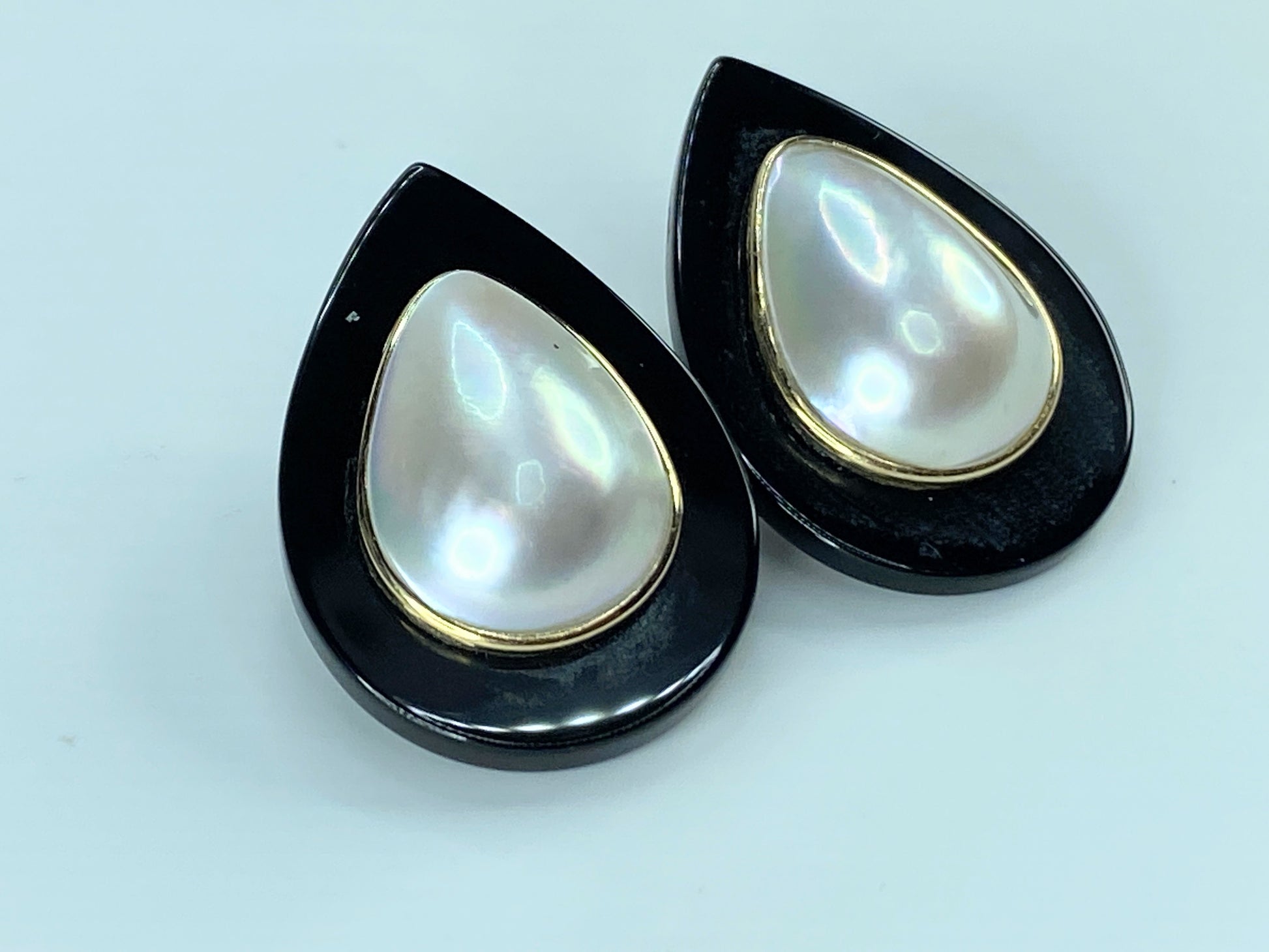 Mabe Pearl Onyx Teardrop Earrings in 14k yellow gold 11.6g 33mm JR130