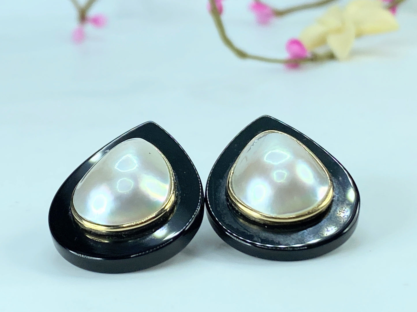 Mabe Pearl Onyx Teardrop Earrings in 14k yellow gold 11.6g 33mm JR130