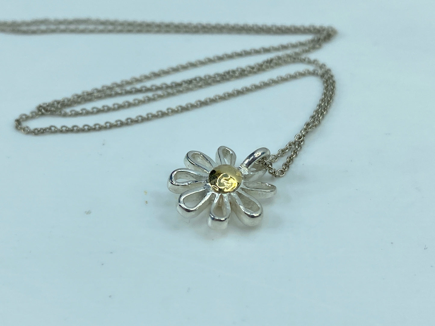 Tiffany & Co Paloma Picasso Daisy 18K Sterling Flower pendant Necklace 16"JR756