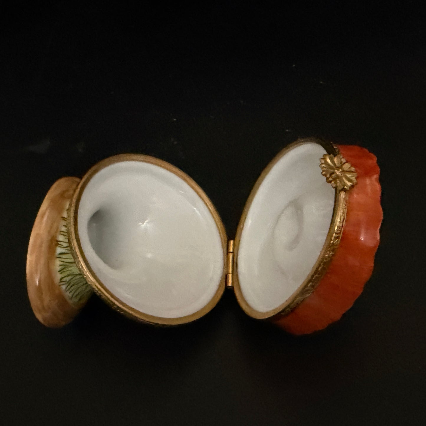Poppy Flower Pedestal Porcelain Trinket Box, Peint Main France, Mint, Rare A791