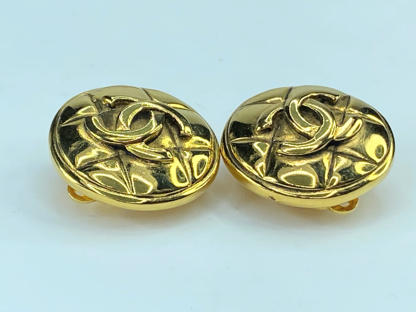 Chanel CC Diamond-Quilted gold tone clip-on earrings, 25.5mm GS339