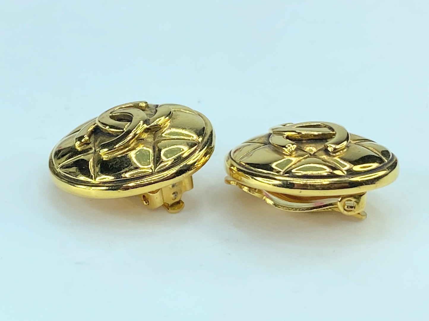 Chanel CC Diamond-Quilted gold tone clip-on earrings, 25.5mm GS339