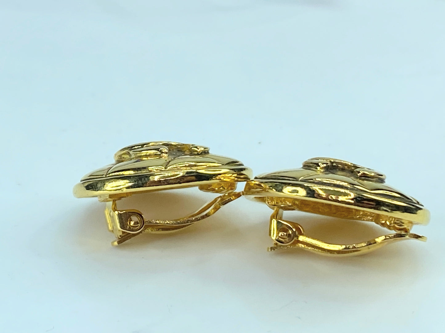 Chanel CC Diamond-Quilted gold tone clip-on earrings, 25.5mm GS339