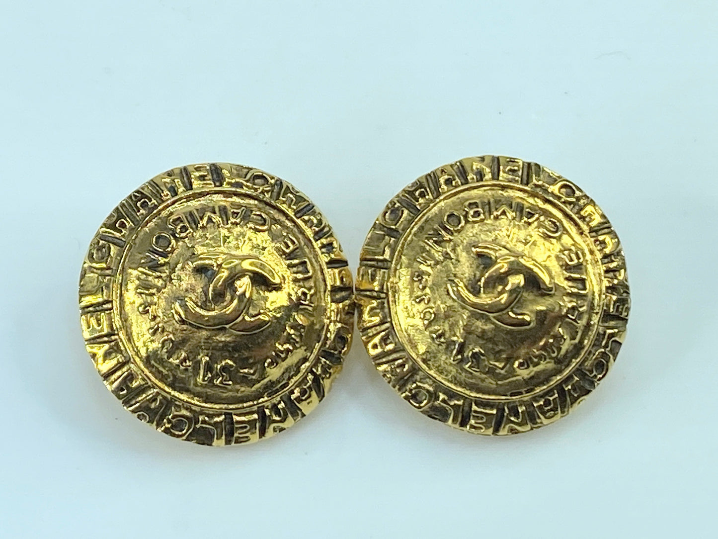 Chanel Gold Gold Plated CC Round Clip On Earrings Golden authentic 26mm GS341
