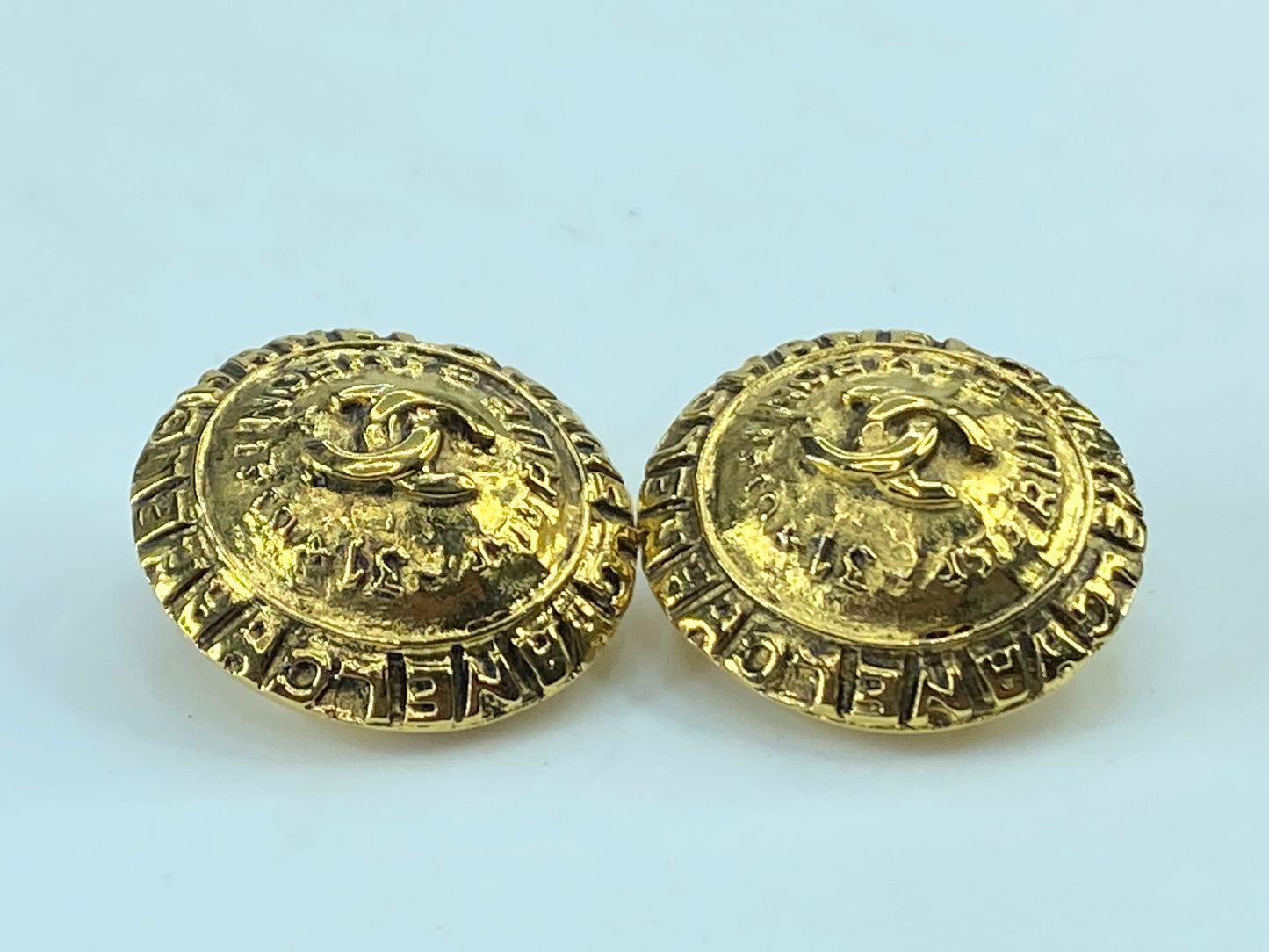 Chanel Gold Gold Plated CC Round Clip On Earrings Golden authentic 26mm GS341