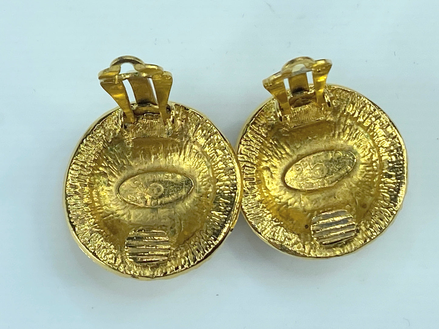 Chanel Gold Gold Plated CC Round Clip On Earrings Golden authentic 26mm GS341