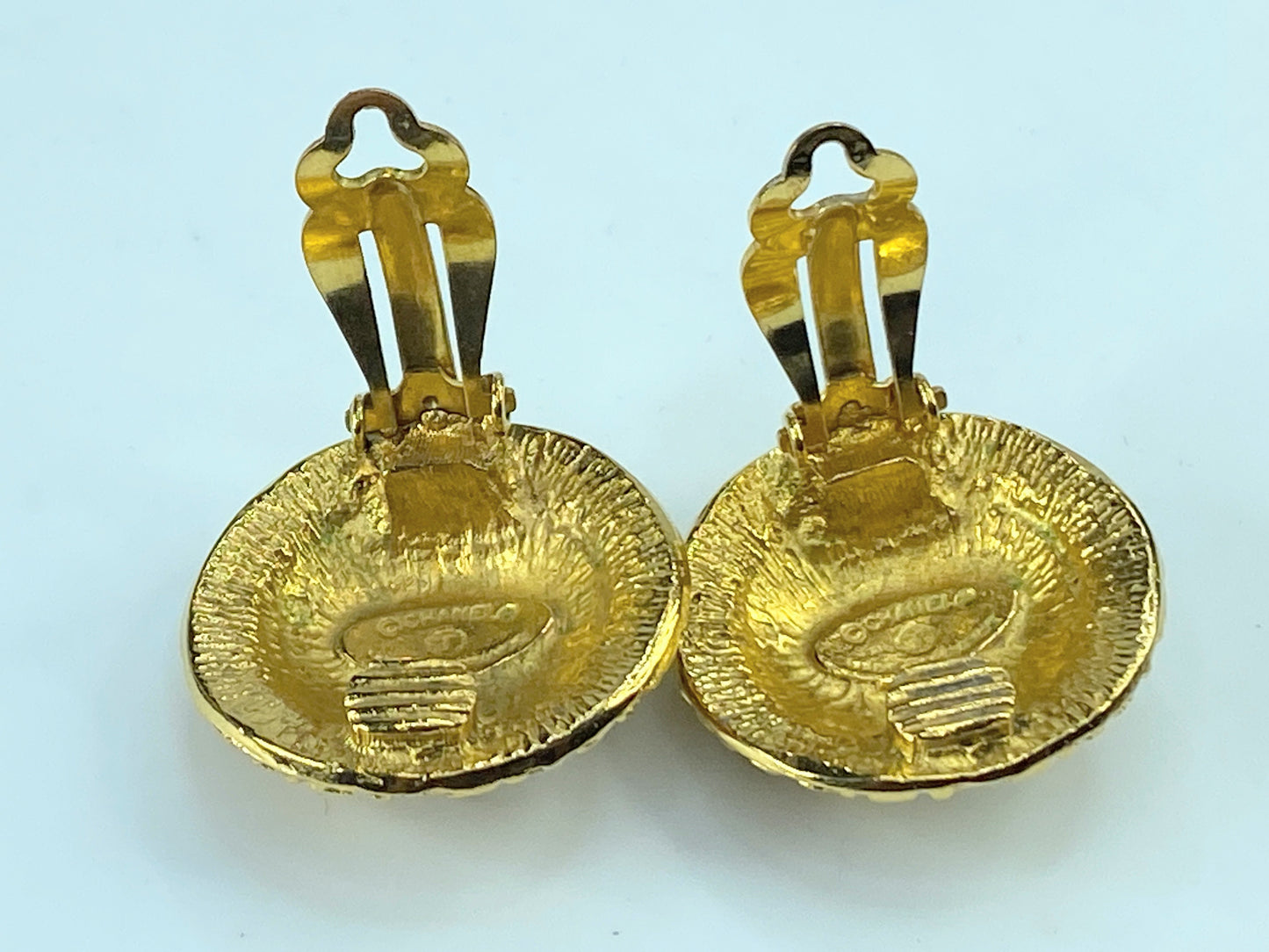Chanel Gold Gold Plated CC Round Clip On Earrings Golden authentic 26mm GS341