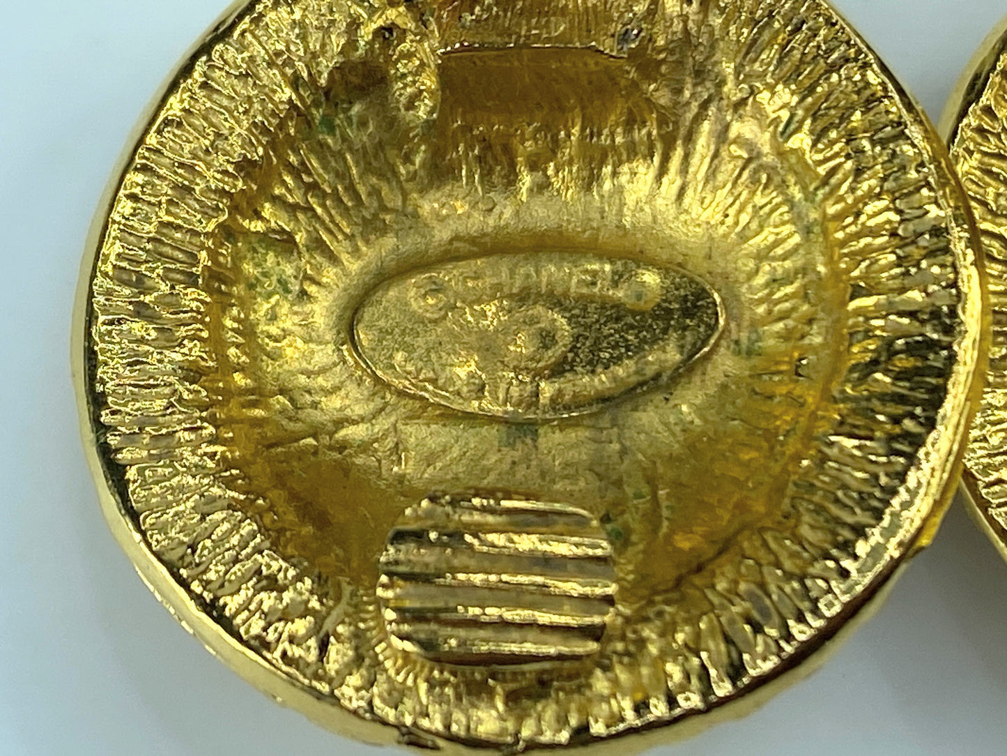 Chanel Gold Gold Plated CC Round Clip On Earrings Golden authentic 26mm GS341