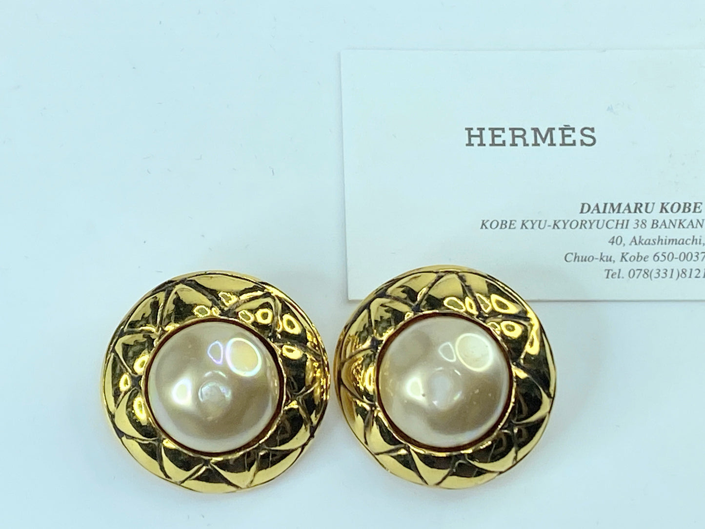 Chanel Matelassé pearl Gold-tone clip on earrings GS349
