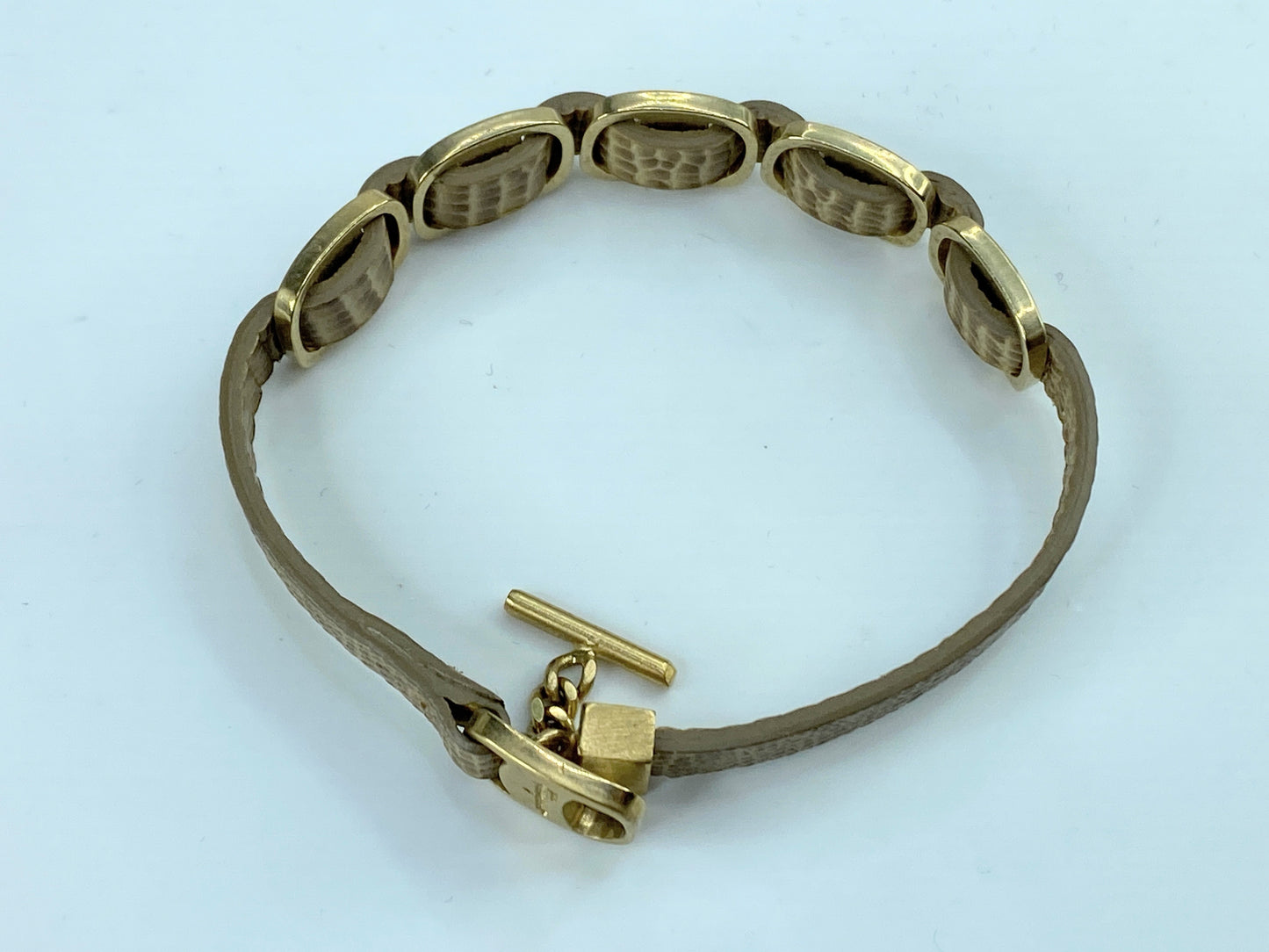 Salvatore Ferragamo Rare Vara Buckle Leather bracelet gold tone 7" GS385