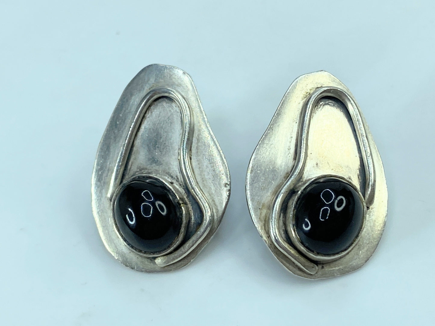 Sterling Silver Modernist asymmetric Onyx screw-on earrings 1 1/4" 16.5g JR791