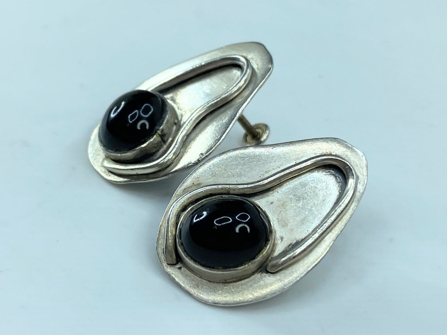 Sterling Silver Modernist asymmetric Onyx screw-on earrings 1 1/4" 16.5g JR791