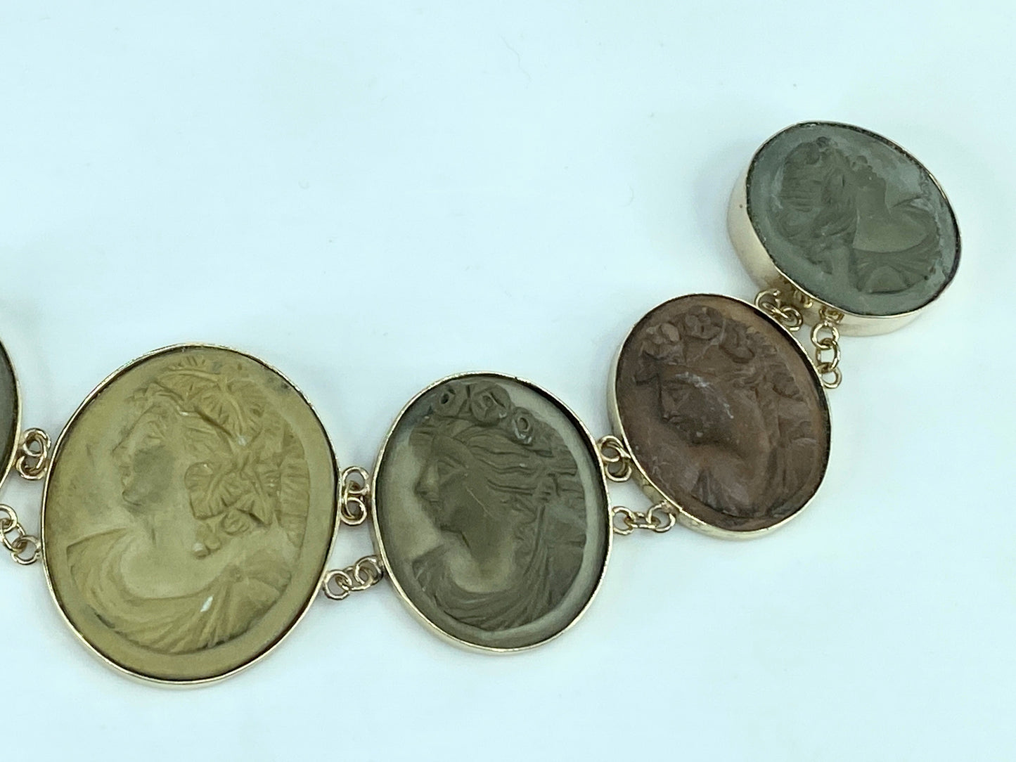 Antique Lava Cameo High Relief Bracelet in 14K yellow gold 19th century JR816