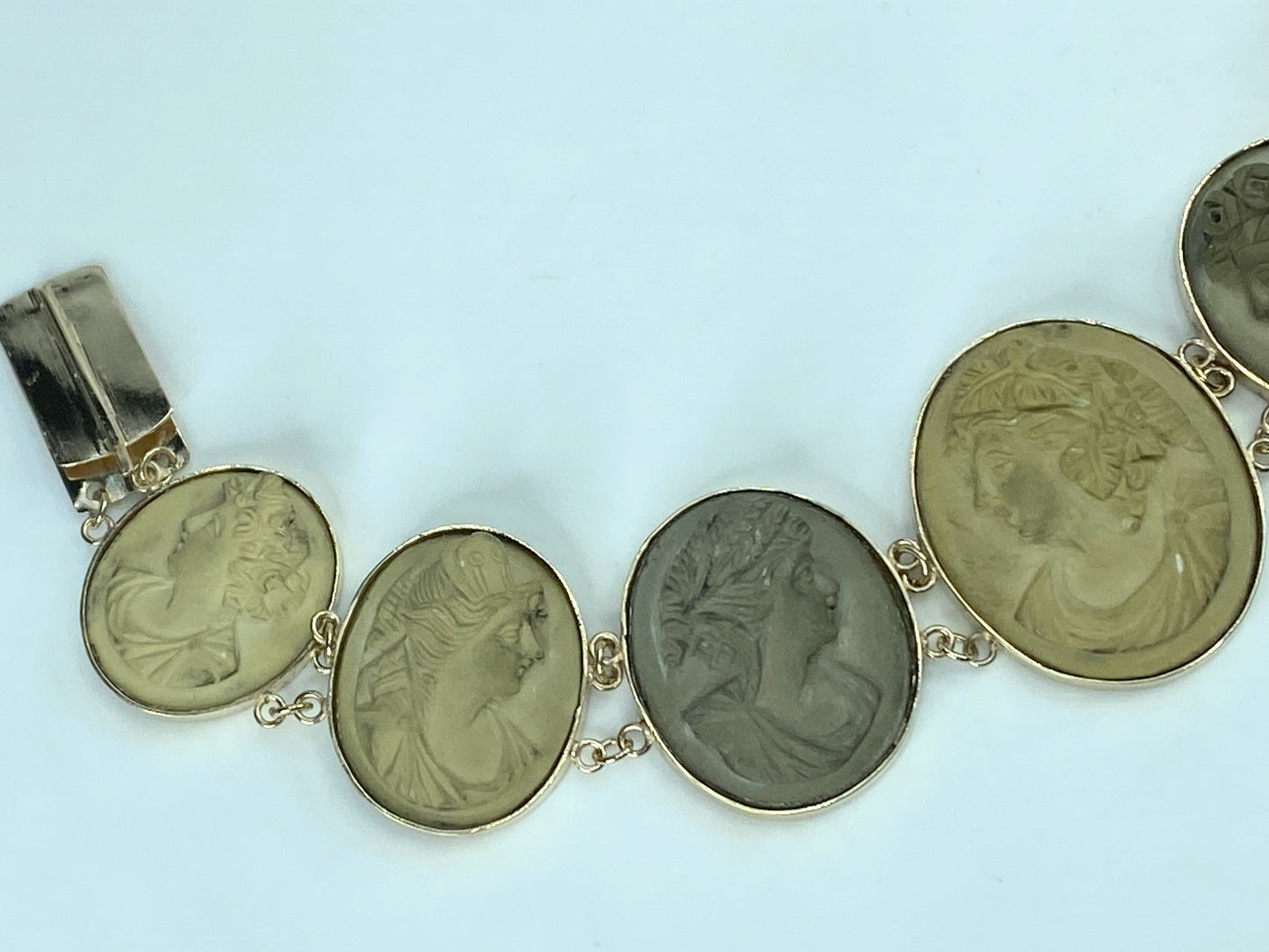 Antique Lava Cameo High Relief Bracelet in 14K yellow gold 19th century JR816
