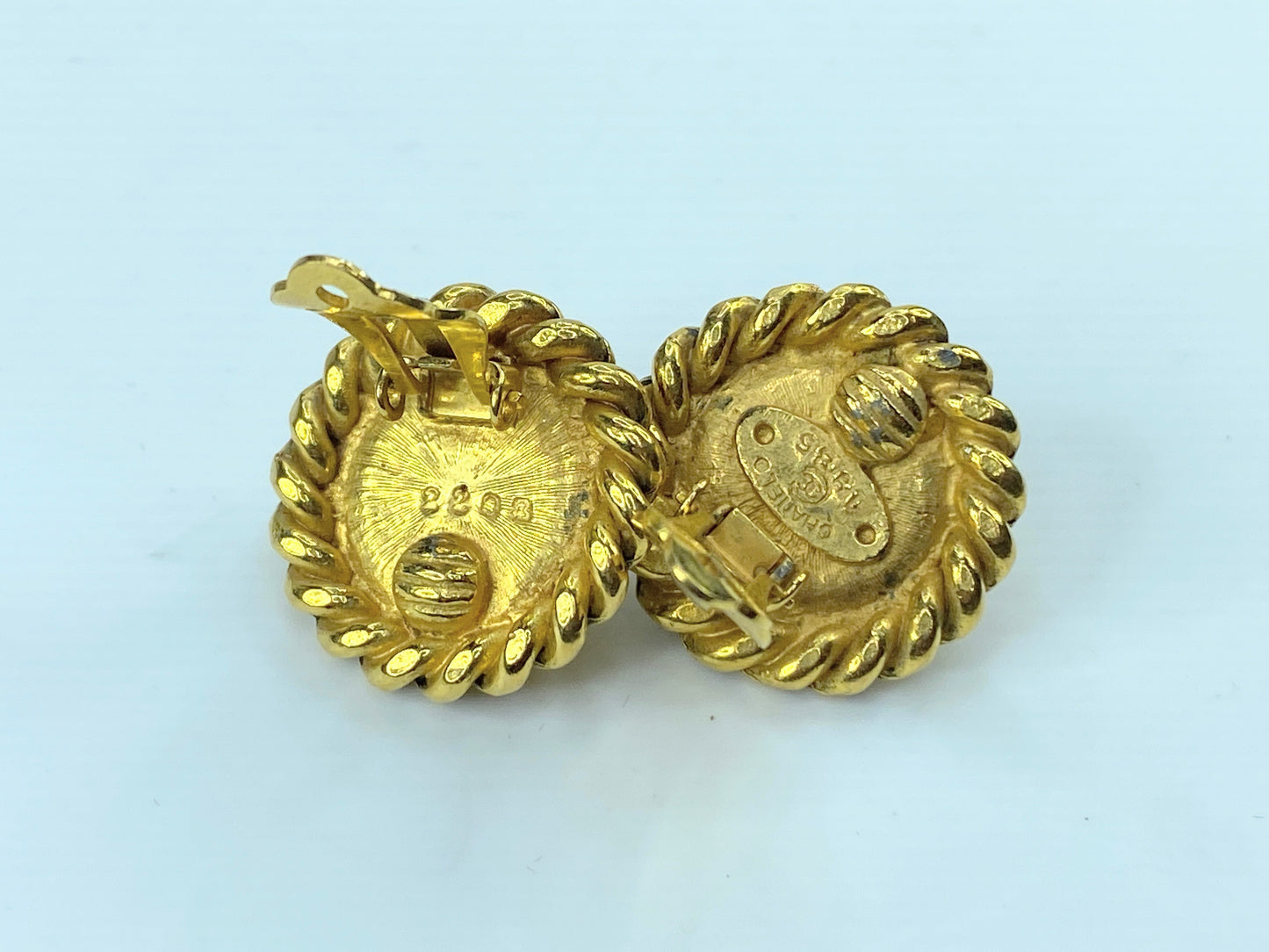CHANEL vintage gold tone clip-on earrings with a faux pearl rope border GS373