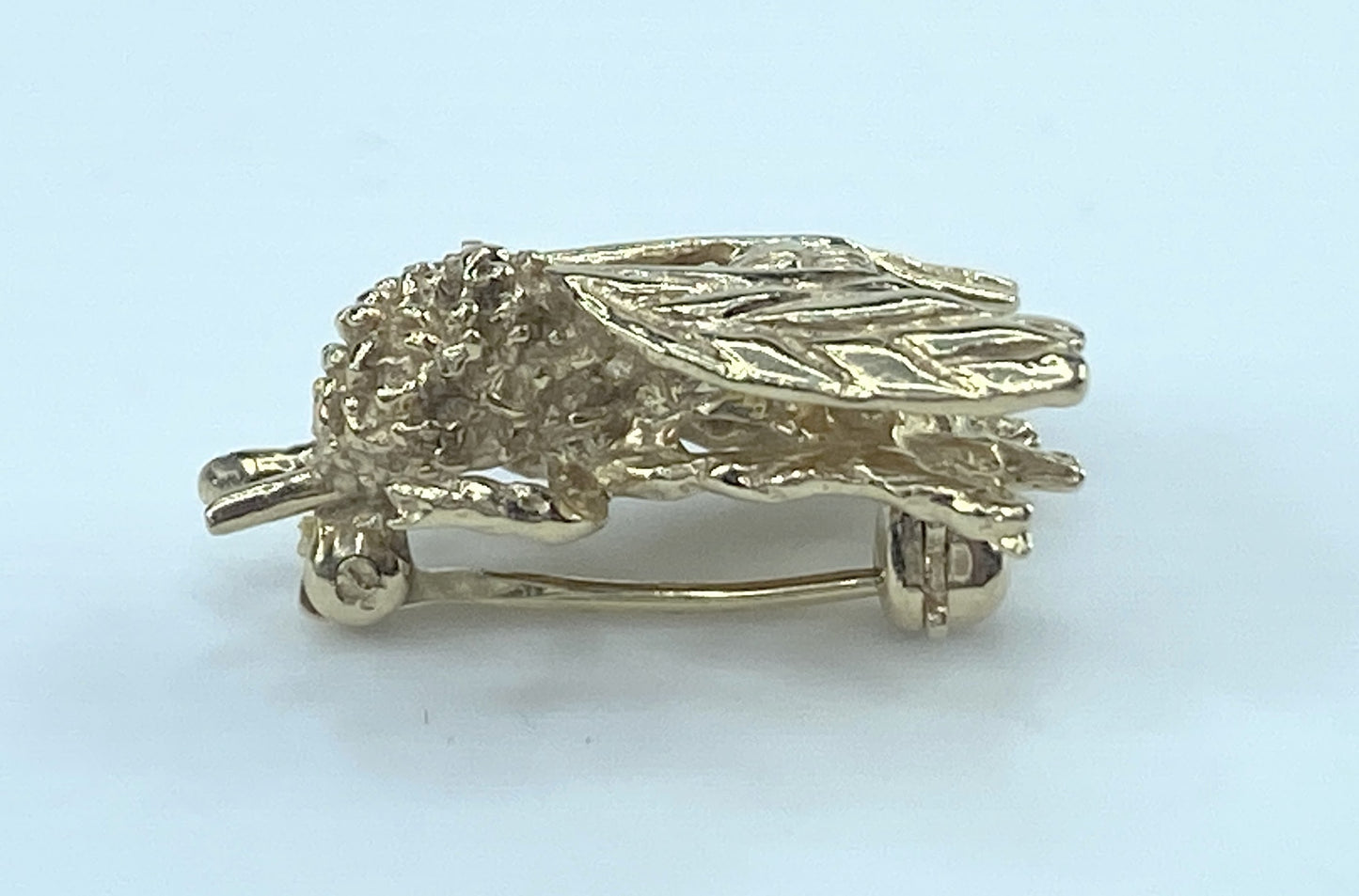 Whimsical articulate detail Bumble Bee Brooch pin in 14K