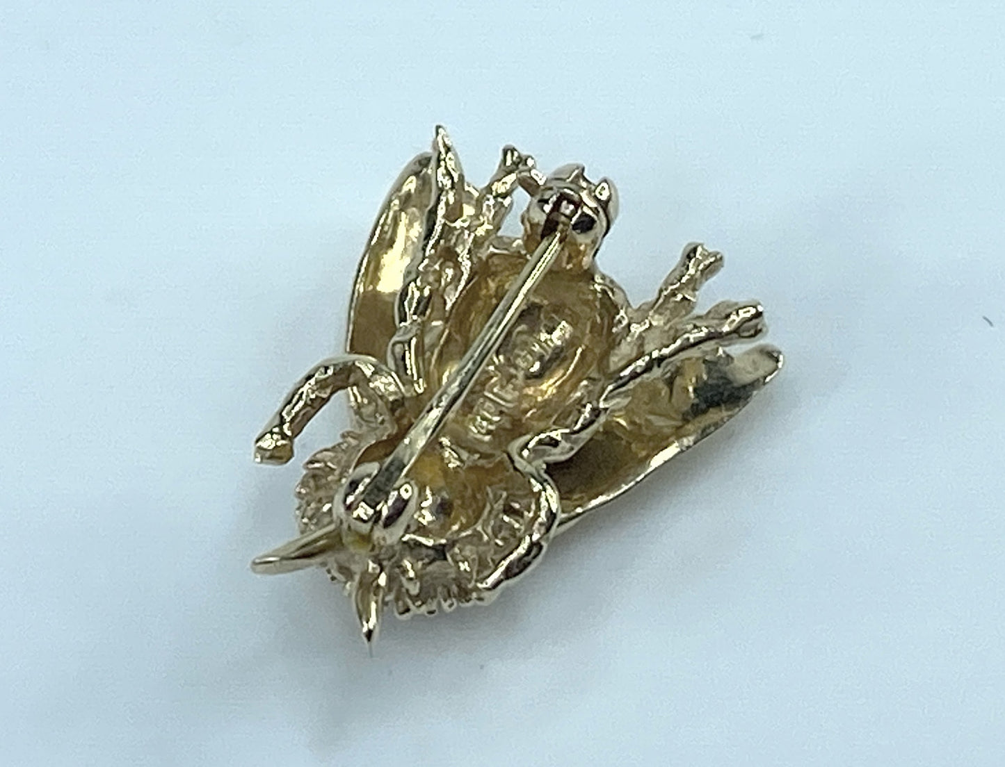 Whimsical articulate detail Bumble Bee Brooch pin in 14K