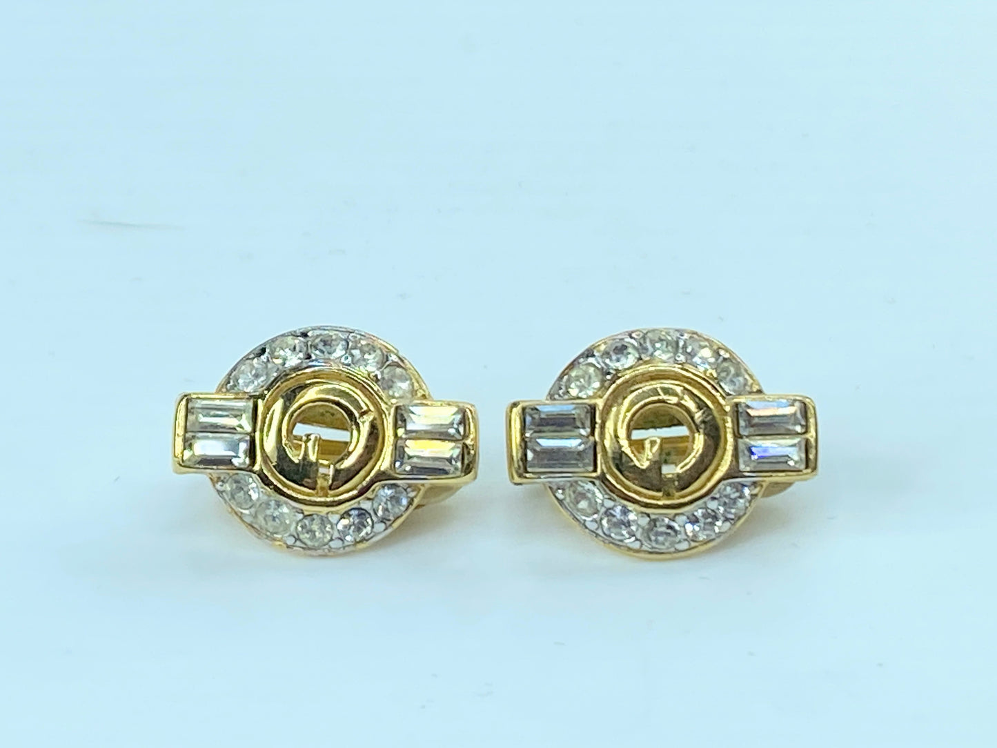 Paris Givenchy G Logo gold tone Rhinestone clip-on Earring Gold 7.8g GS389