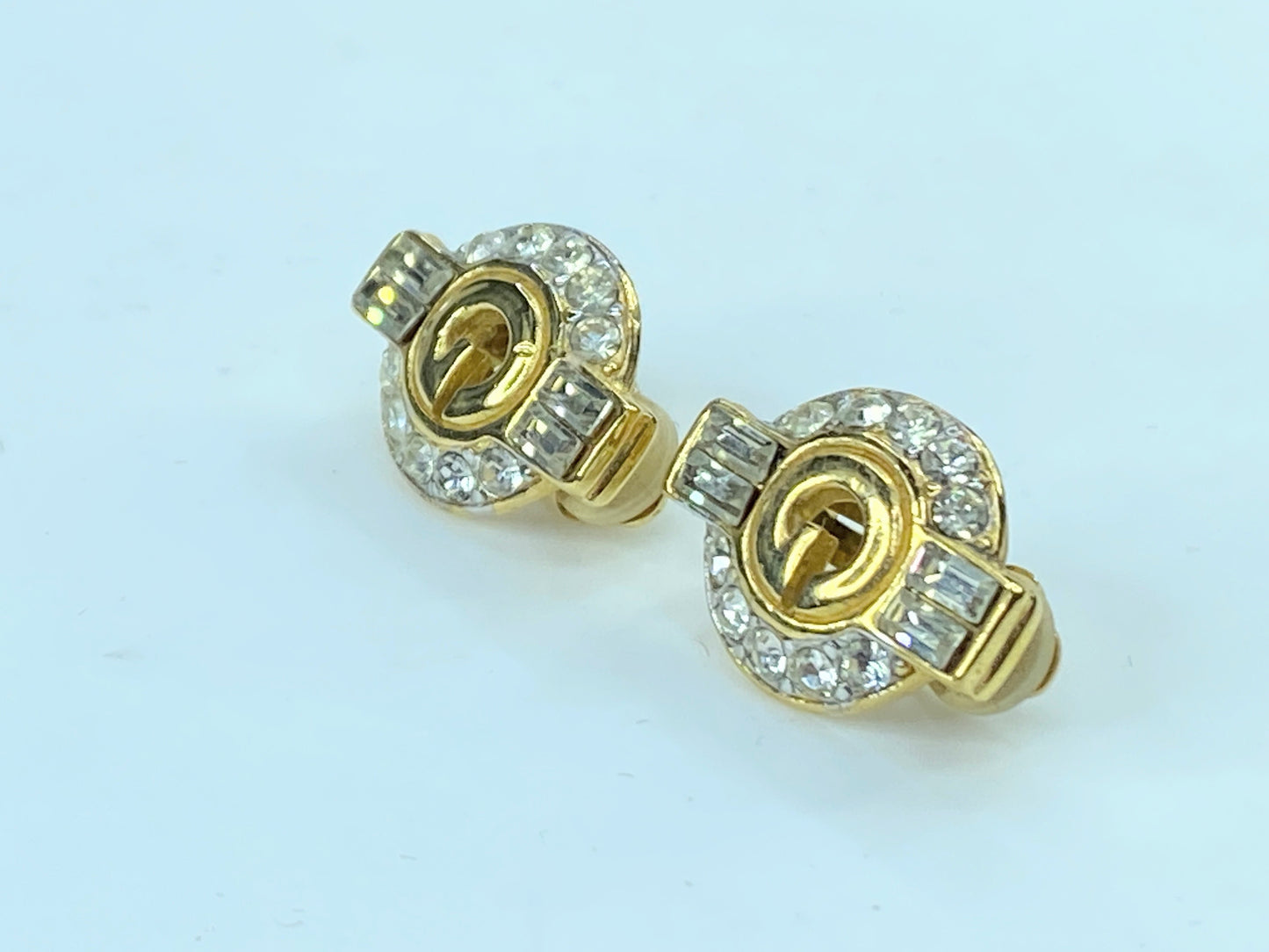 Paris Givenchy G Logo gold tone Rhinestone clip-on Earring Gold 7.8g GS389