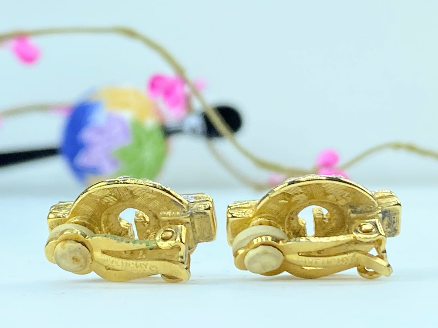 Paris Givenchy G Logo gold tone Rhinestone clip-on Earring Gold 7.8g GS389