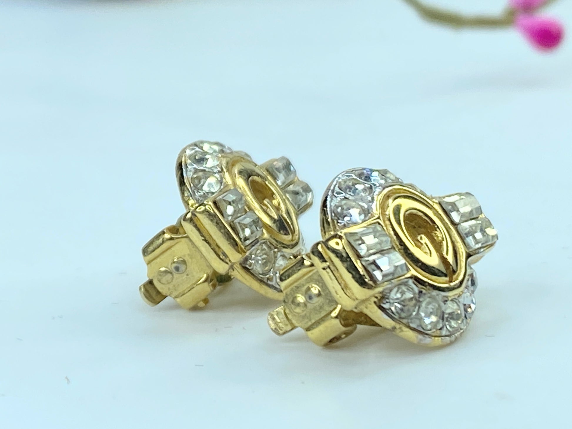 Paris Givenchy G Logo gold tone Rhinestone clip-on Earring Gold 7.8g GS389