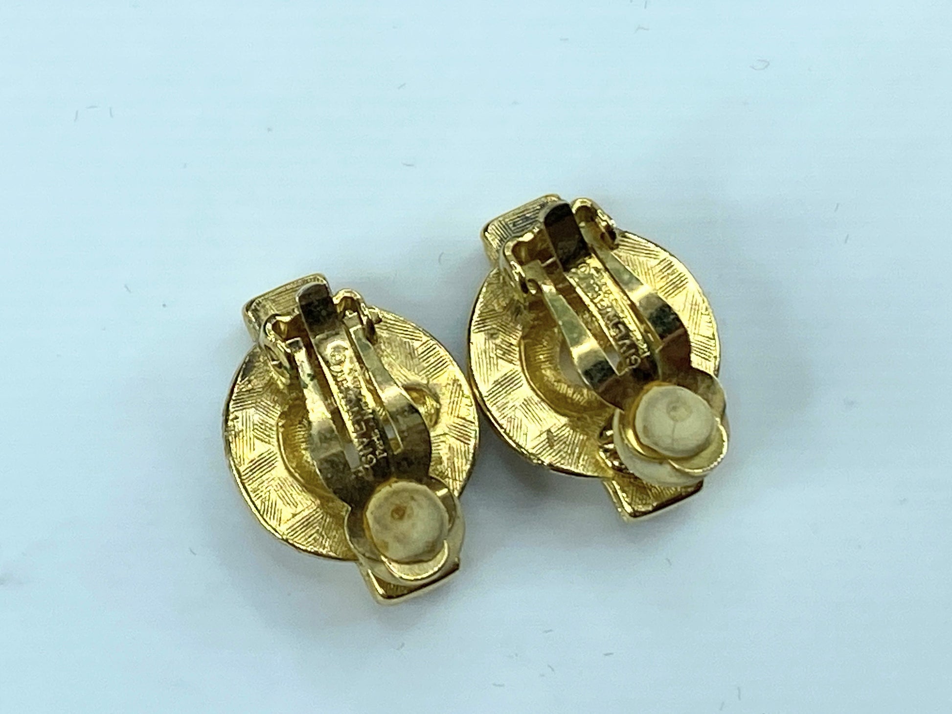 Paris Givenchy G Logo gold tone Rhinestone clip-on Earring Gold 7.8g GS389