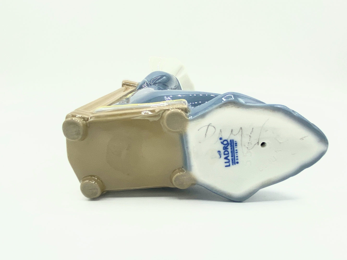 Lladro Meditation (blue) 1996-99 Porcelain Figurine 2347M Mint condition A132