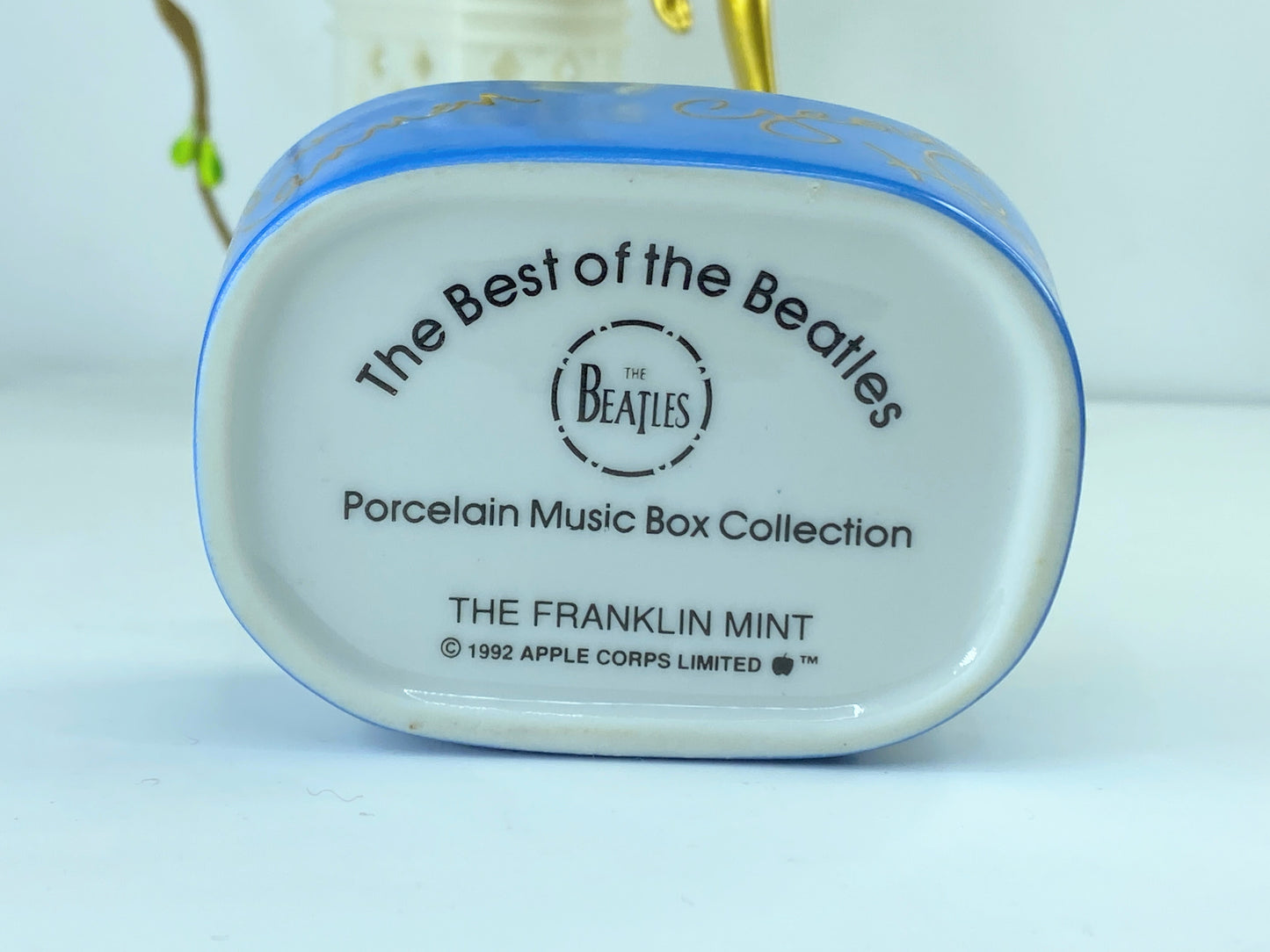 Best of the Beatles Porcelain Music Box Franklin Mint "I Want To Hold Your" A205