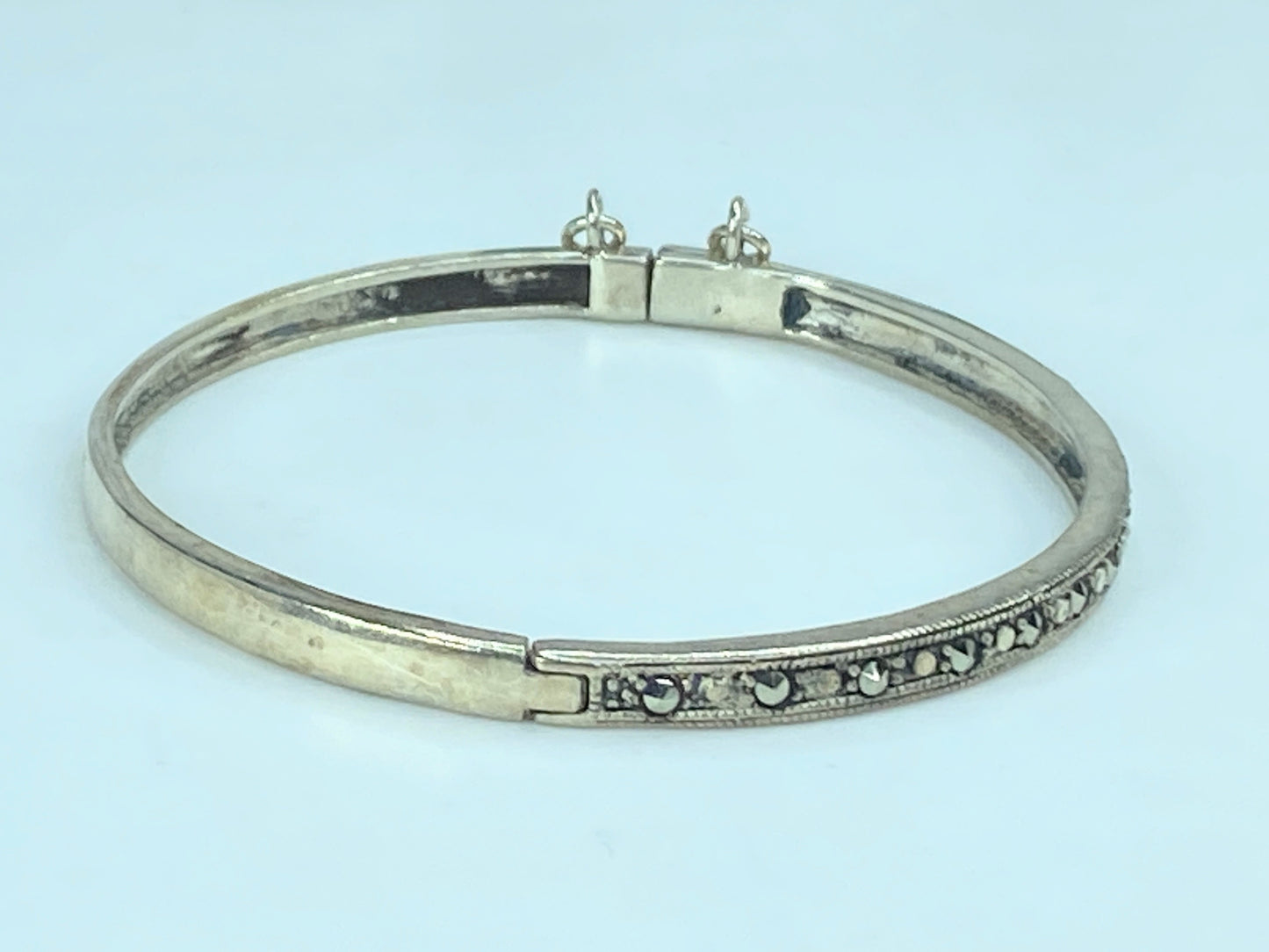 925 Sterling Silver Women's Marcasite Bangle Bracelet 11.9 Grams 6.75 JR842