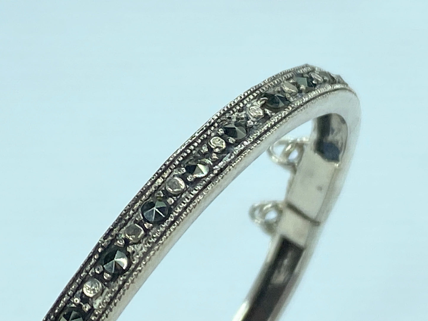 925 Sterling Silver Women's Marcasite Bangle Bracelet 11.9 Grams 6.75 JR842