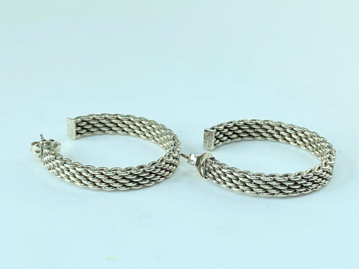 Tiffany & Co. Somerset Mesh Hoop Huggie Earrings 1.25" Sterling Silver 925 JR211