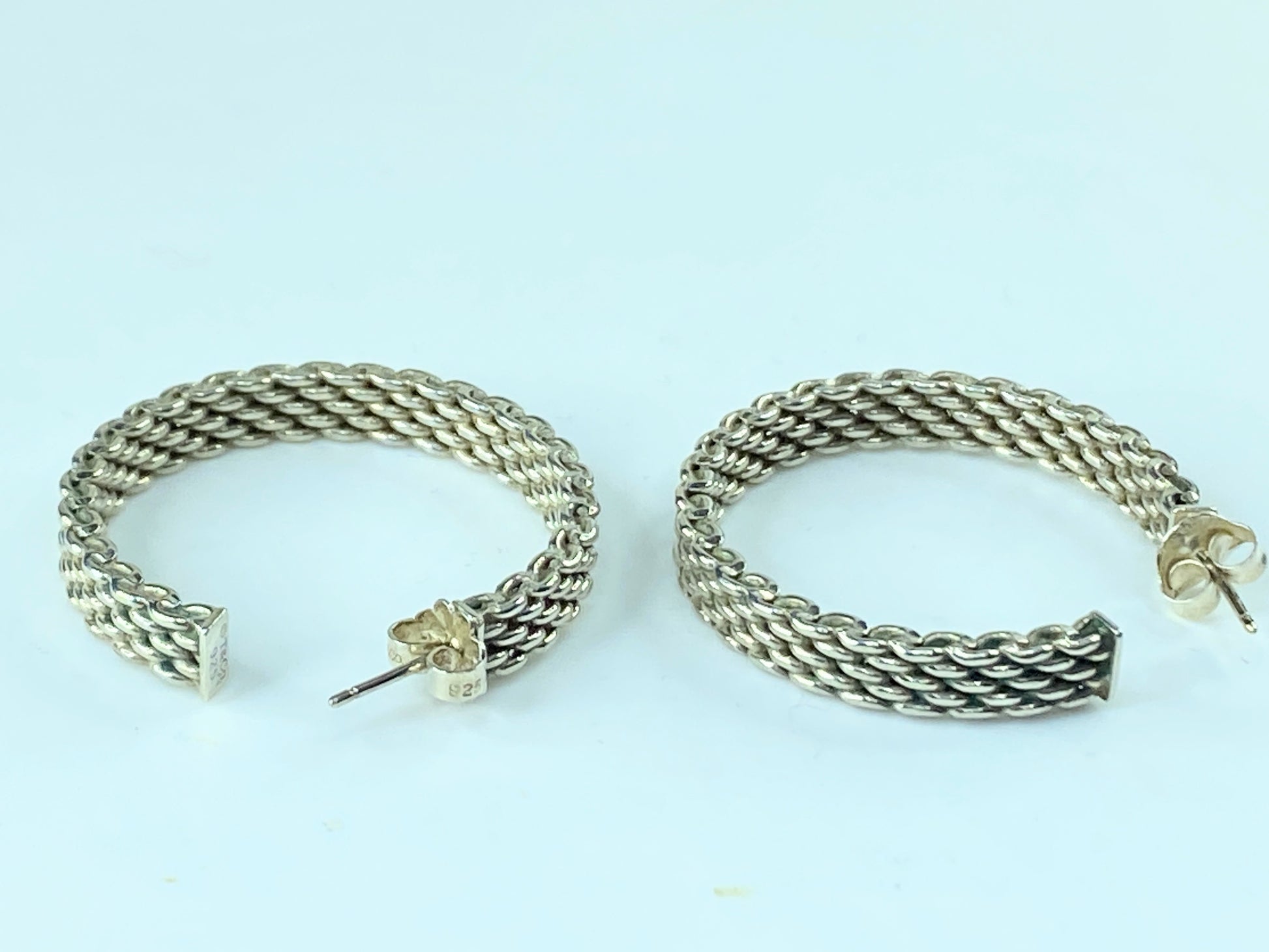 Tiffany & Co. Somerset Mesh Hoop Huggie Earrings 1.25" Sterling Silver 925 JR211