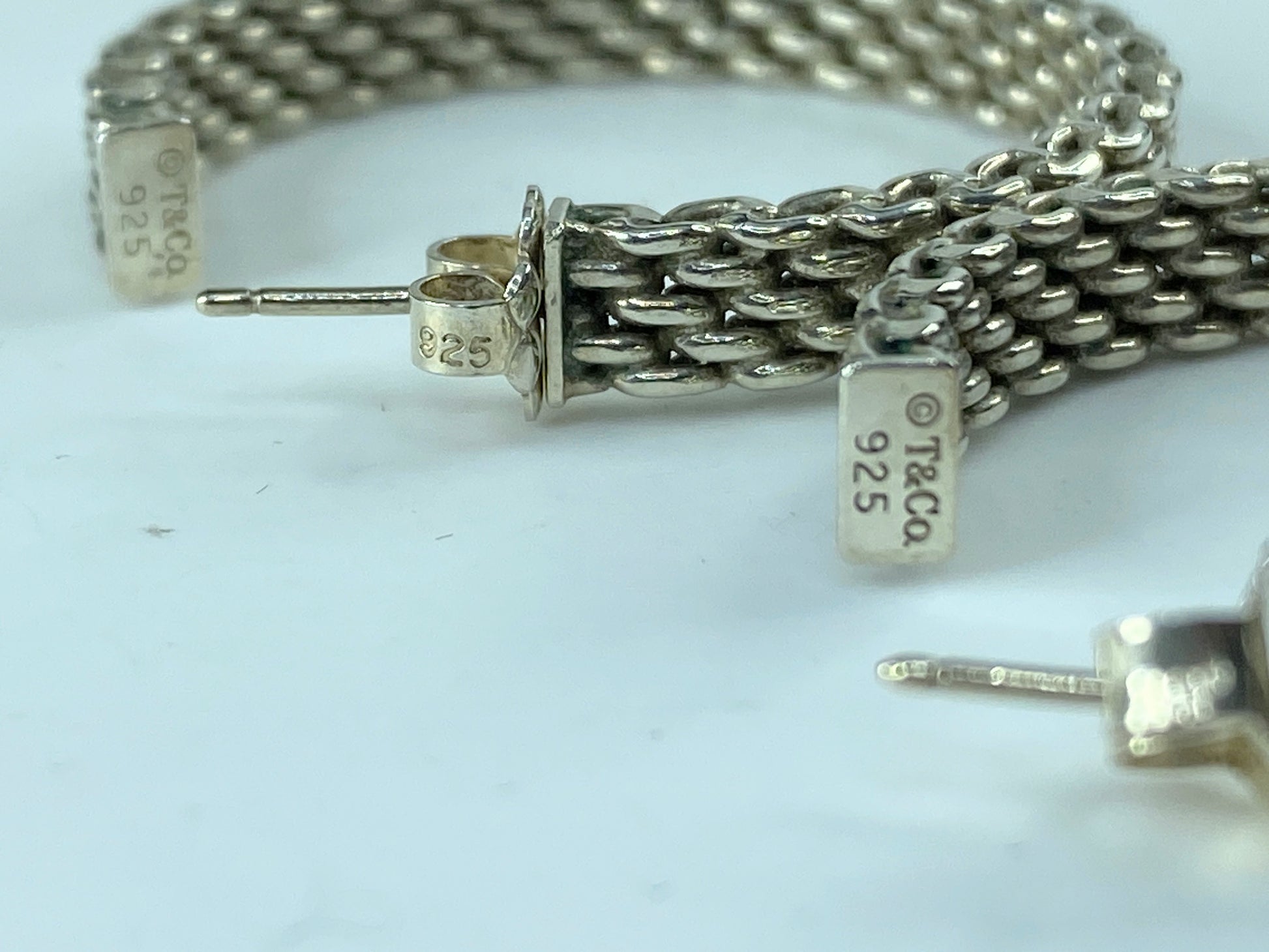 Tiffany & Co. Somerset Mesh Hoop Huggie Earrings 1.25" Sterling Silver 925 JR211