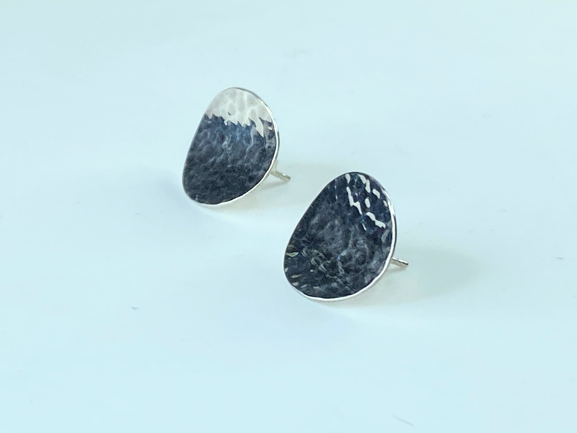 James Avery sterling silver Wavy hammered disc clip-on earrings retired JR215.