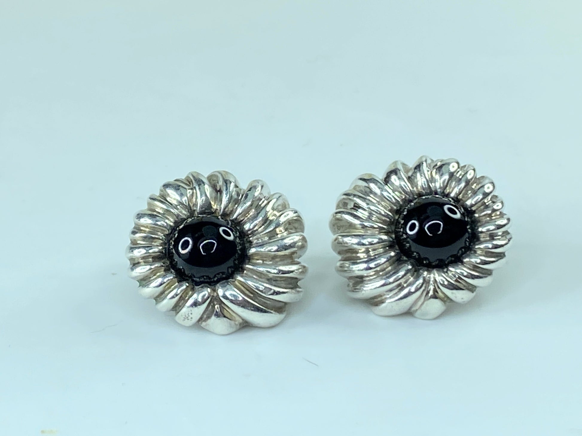 Heavy Tiffany & Co Sterling Silver Black Onyx Flower clip-on Earrings 21g JR216