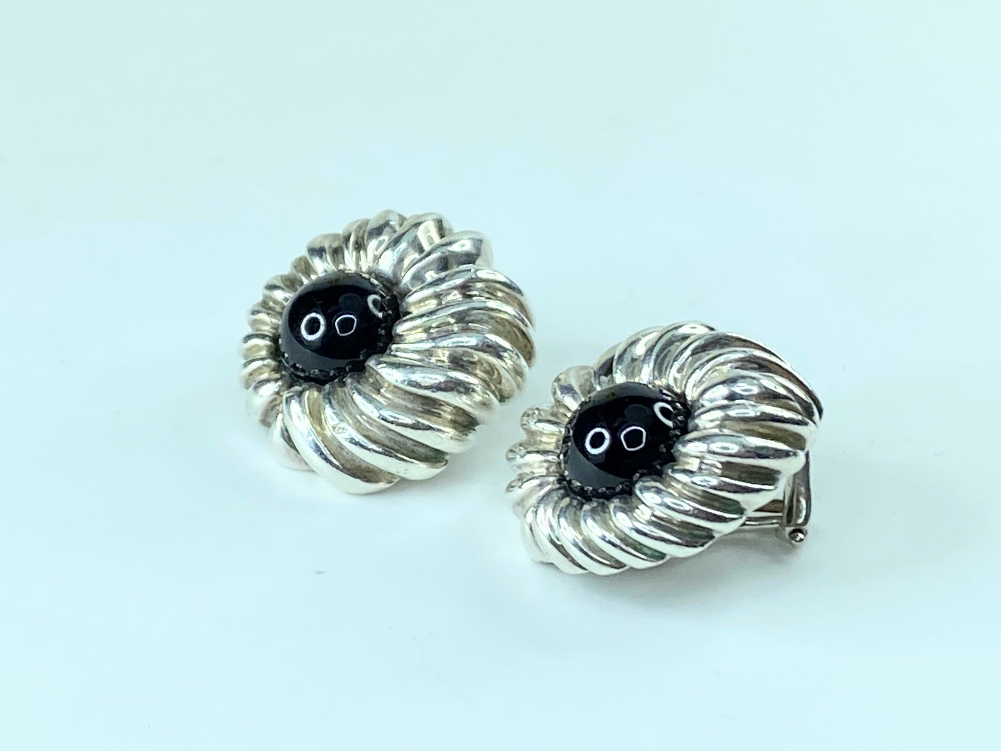 Heavy Tiffany & Co Sterling Silver Black Onyx Flower clip-on Earrings 21g JR216