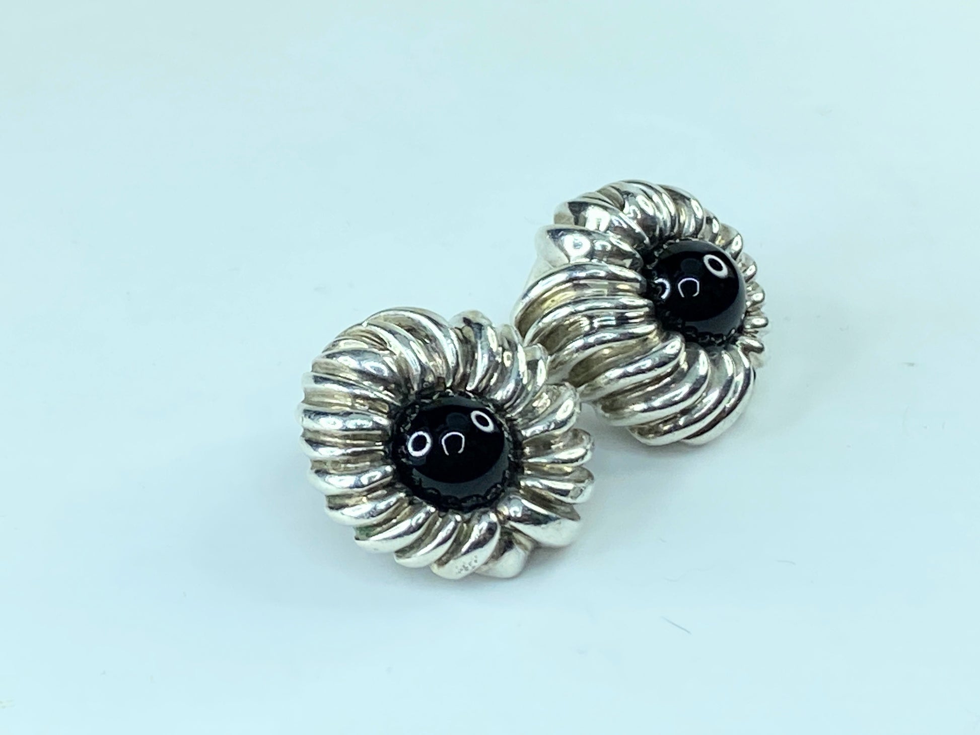 Heavy Tiffany & Co Sterling Silver Black Onyx Flower clip-on Earrings 21g JR216