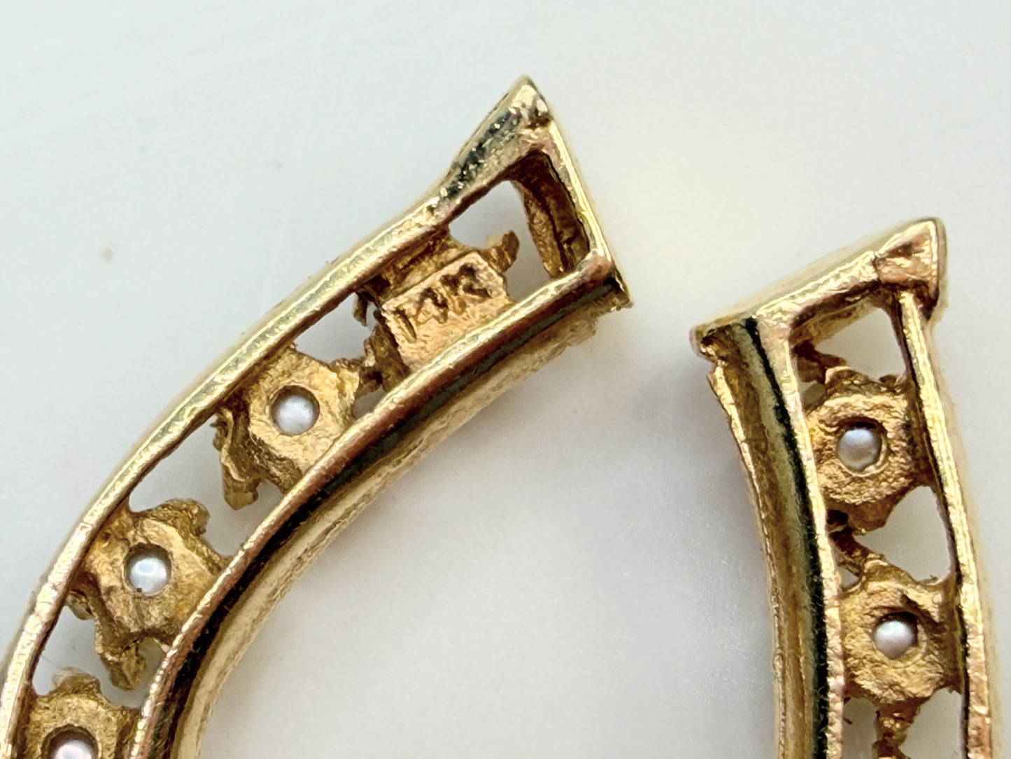 Good Luck 14K Gold Pearl Horseshoe Pendant 30x21mm JR1351