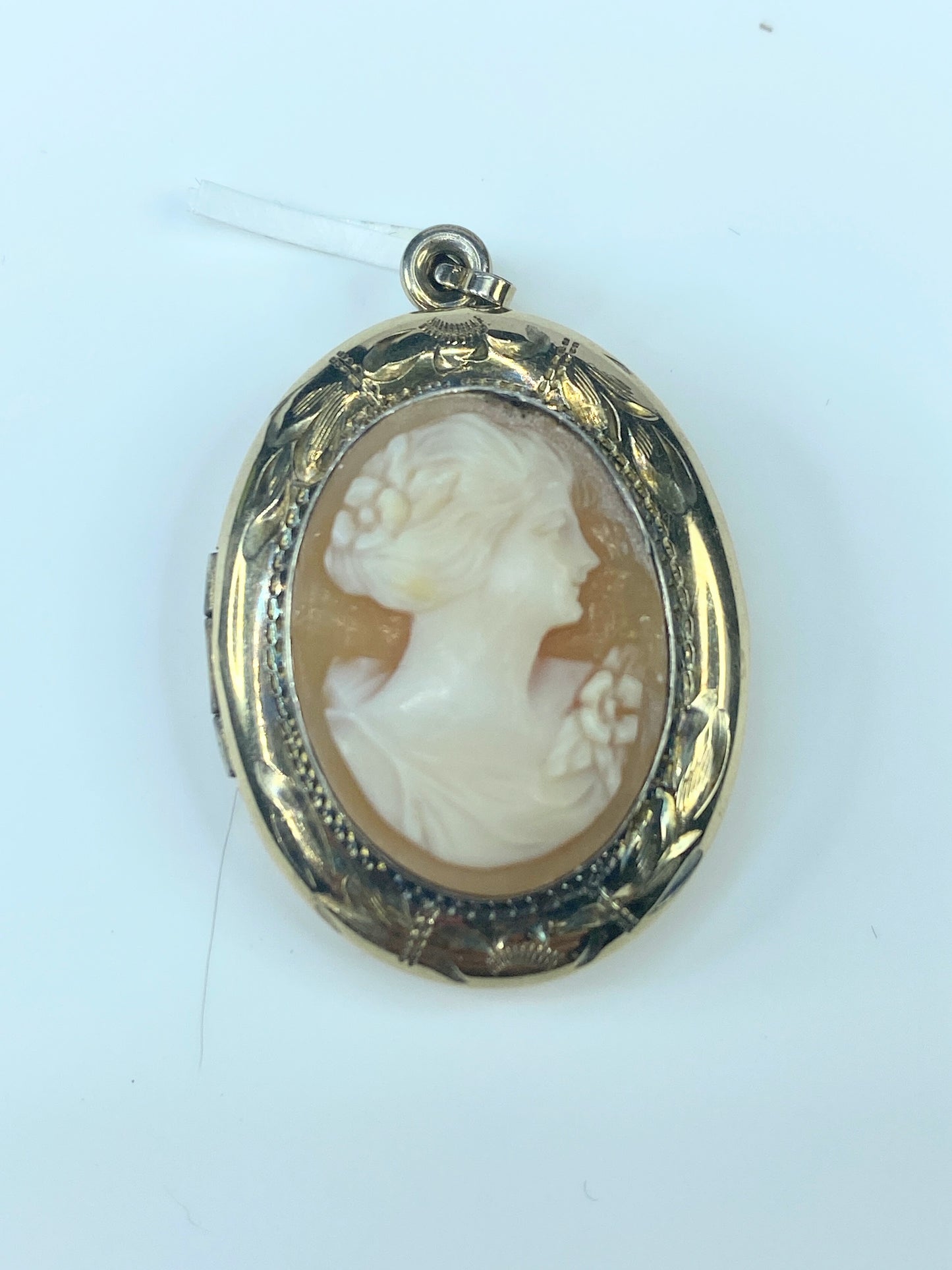 c1940 Hand carved Shell Cameo 14K gold Locket Pendant
