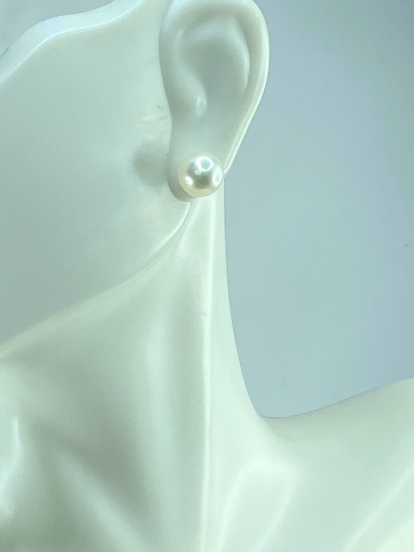 Platinum 950 8.0mm Cultured Pearl stud earrings 1.9g JR252