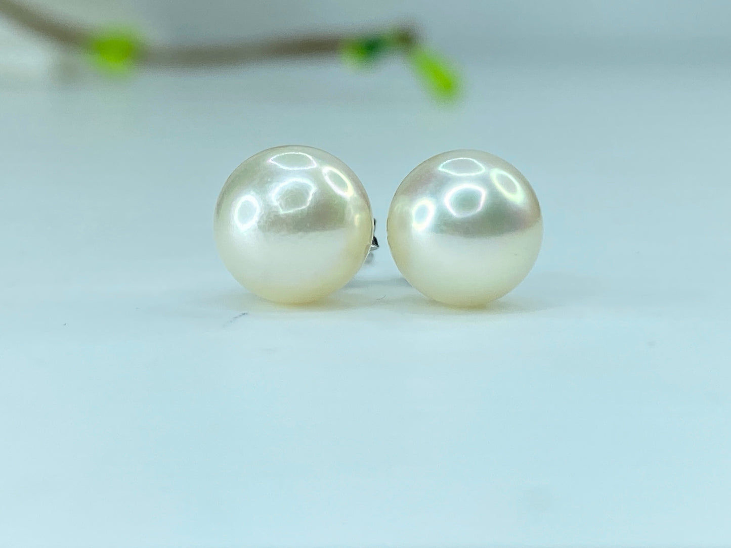 Platinum 950 8.0mm Cultured Pearl stud earrings 1.9g JR252