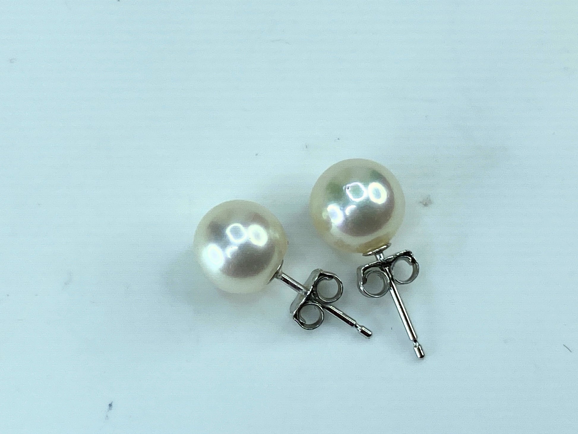 Platinum 950 8.0mm Cultured Pearl stud earrings 1.9g JR252
