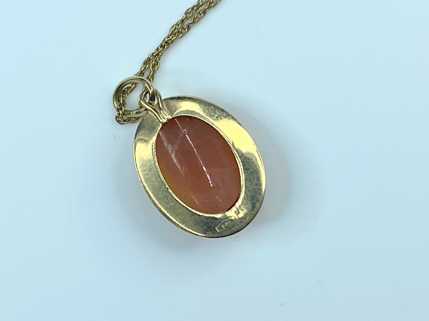 Mid century Shell carving Cameo pendant necklace 14K yellow gold