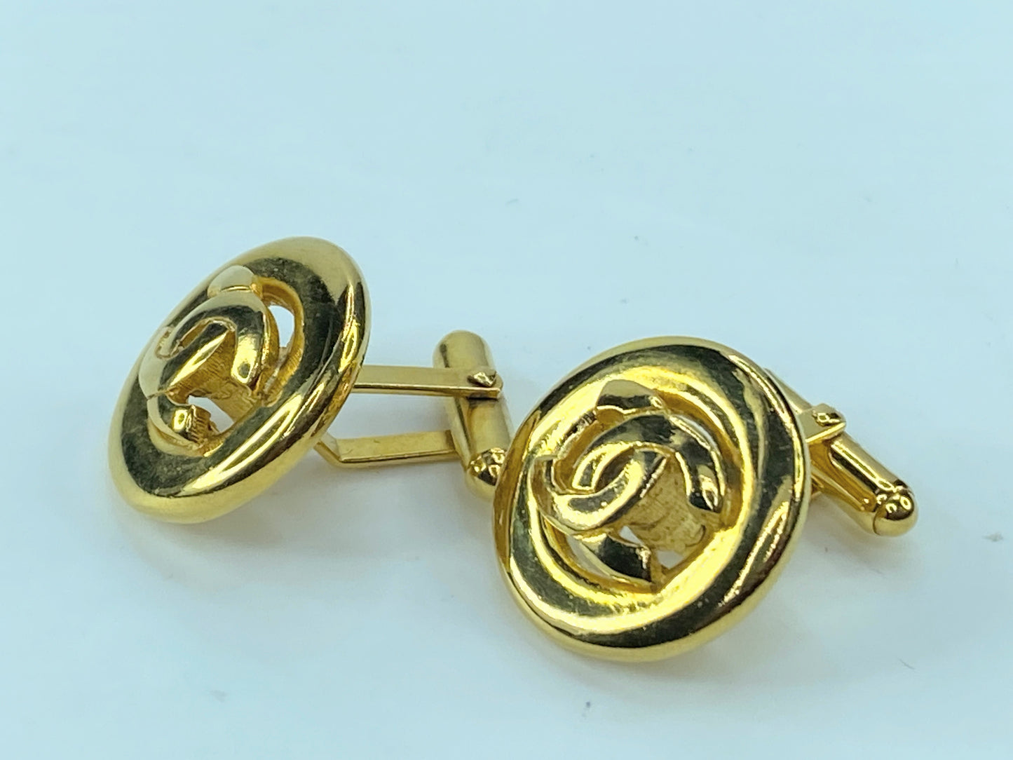 Chanel Goldtone Metal CC Cut-Out men's cufflinks Authentic in box GS324