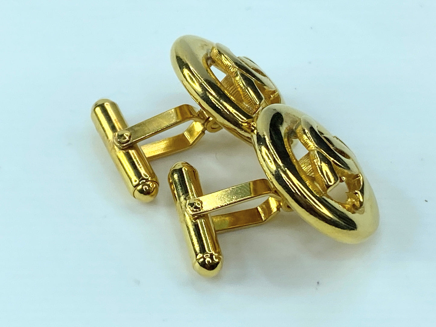 Chanel Goldtone Metal CC Cut-Out men's cufflinks Authentic in box GS324