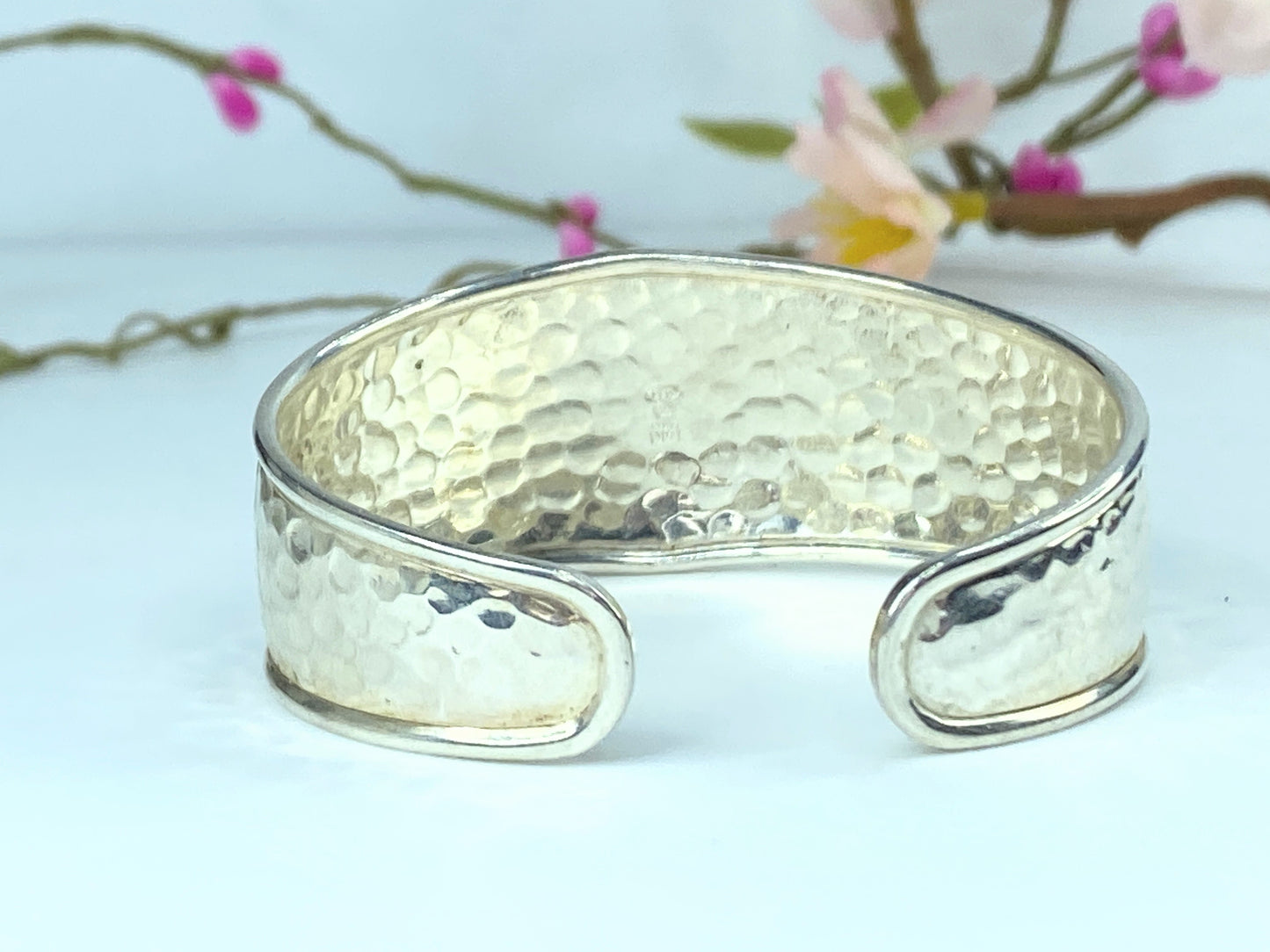 Italy Hammered Sterling Silver Cuff Bracelet 14K Cameo Centerpiece 6.75" JR9684