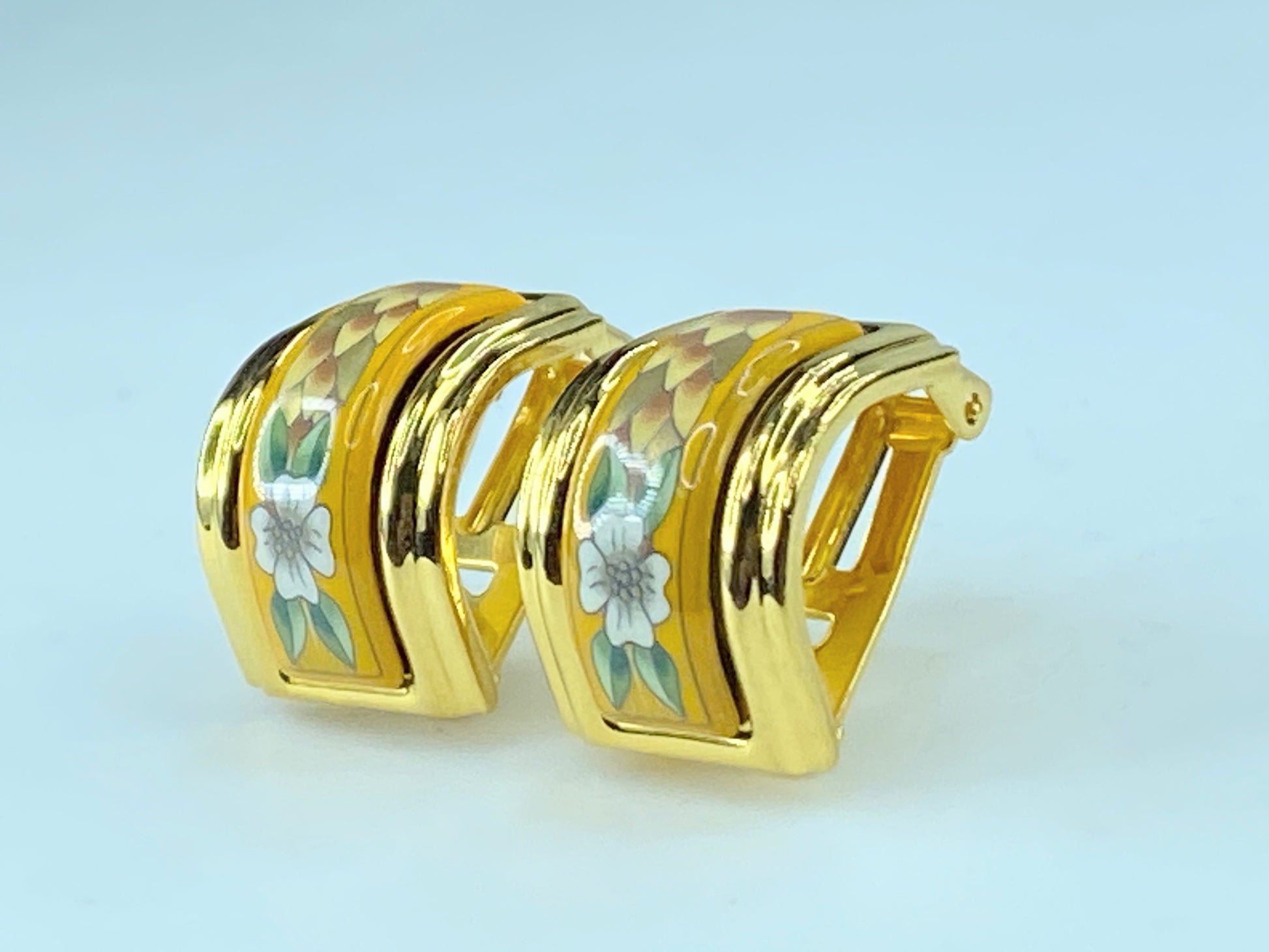 Hermes Enamel Ceramic Cloisonné Flower Motif Yellow Gold Earrings in box GS325