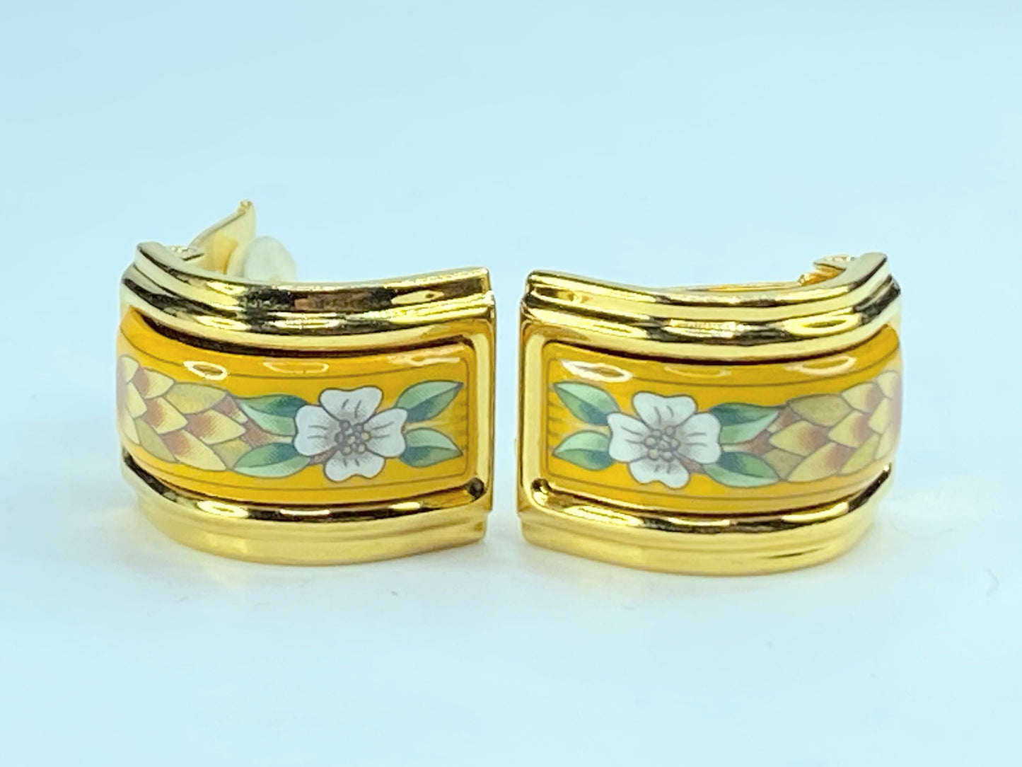 Hermes Enamel Ceramic Cloisonné Flower Motif Yellow Gold Earrings in box GS325
