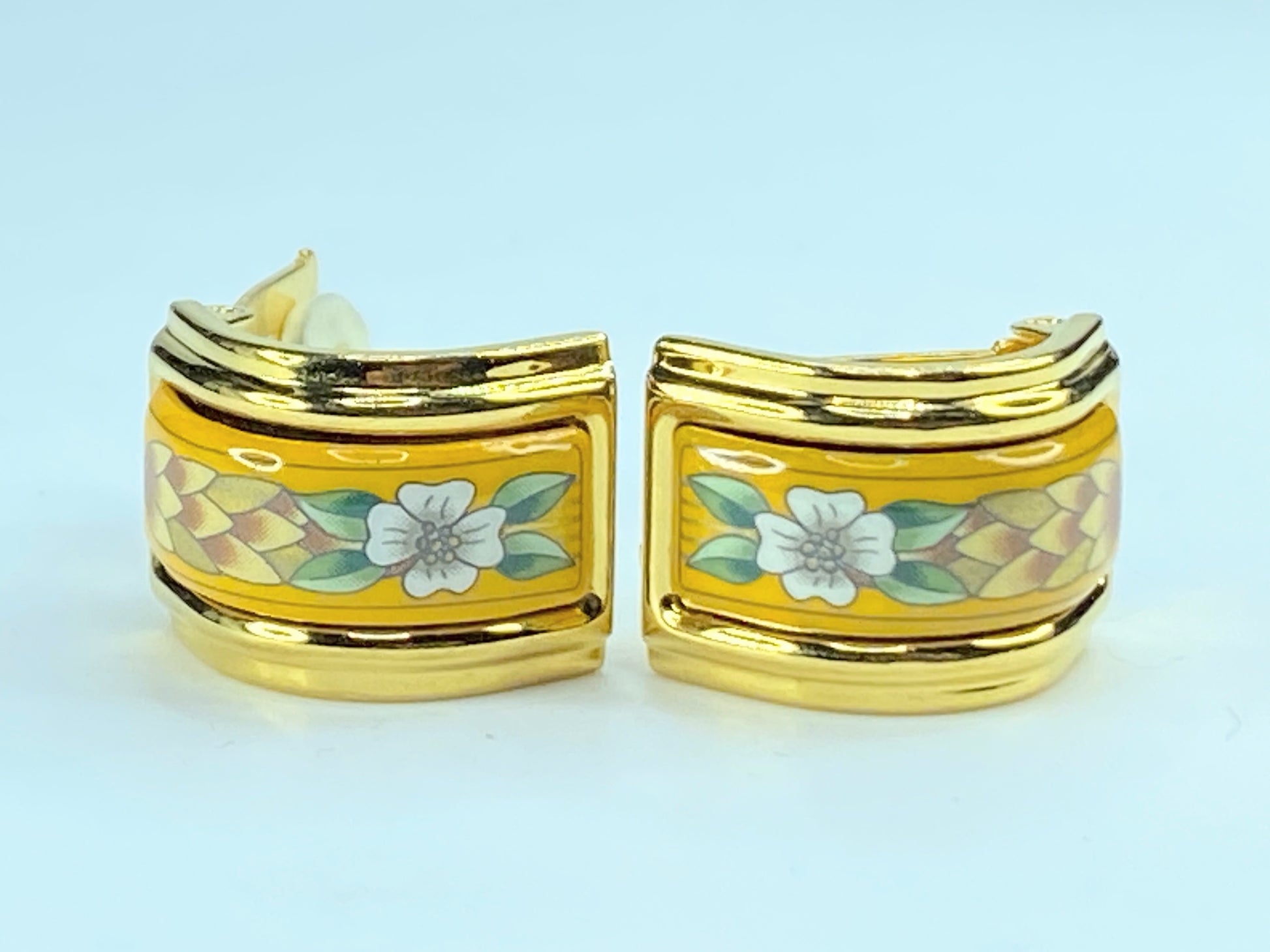 Hermes Enamel Ceramic Cloisonné Flower Motif Yellow Gold Earrings in box GS325